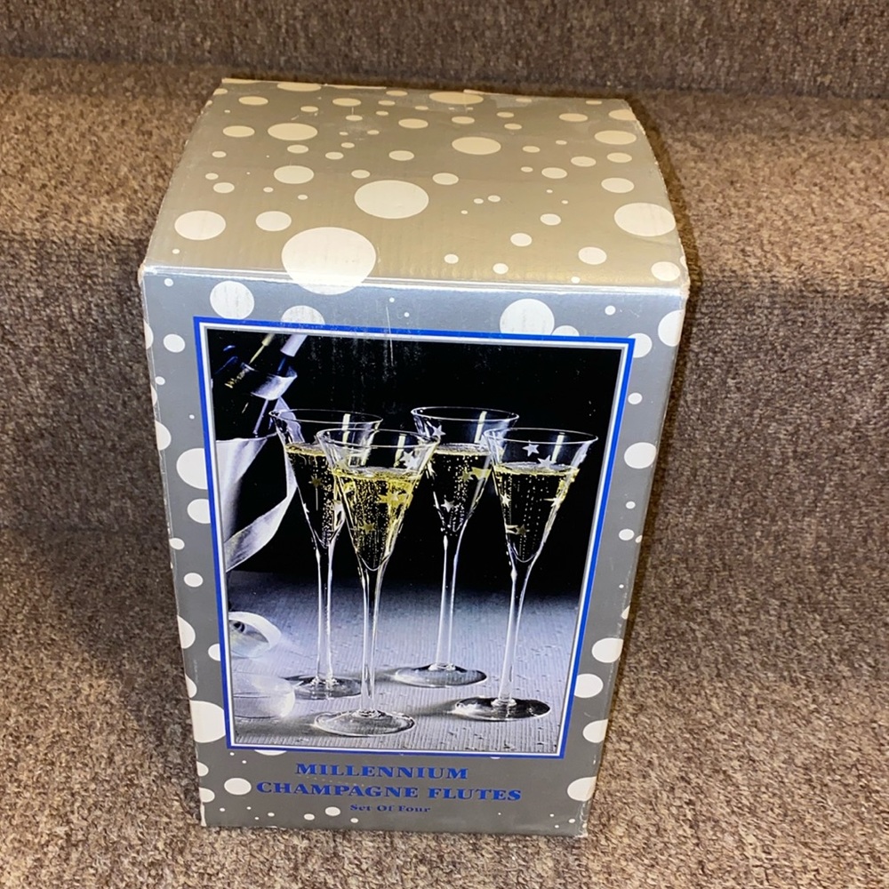 🥂 NWT Vintage Millenium Star Designed Champagne Flutes - Ser of 4